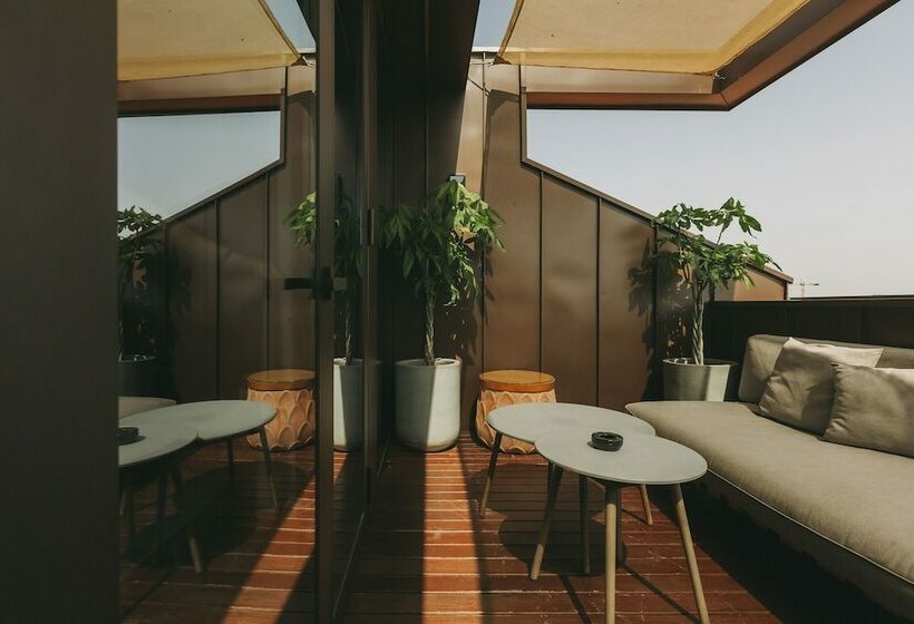 Suite Real, Torel Avantgarde