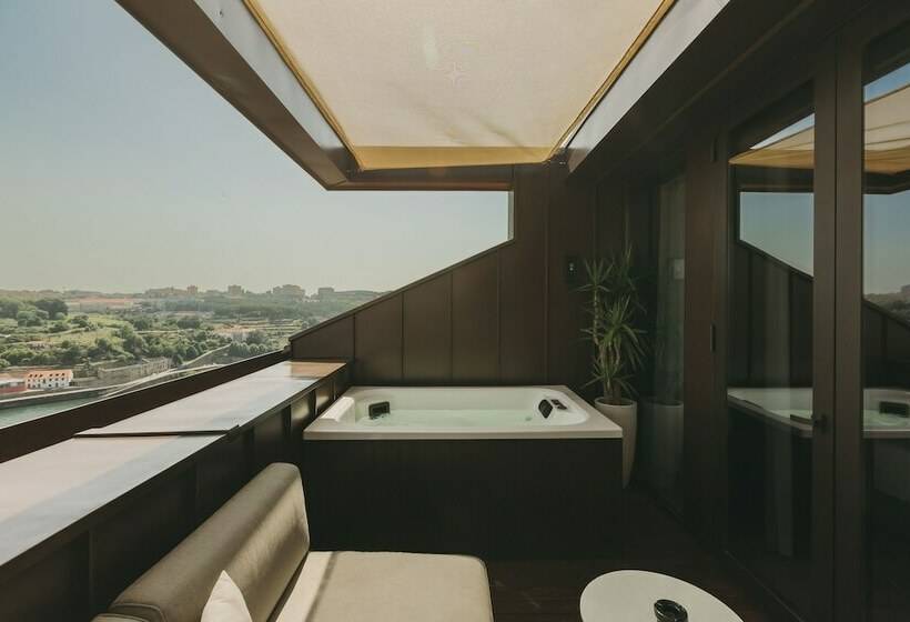 Suite Real, Torel Avantgarde