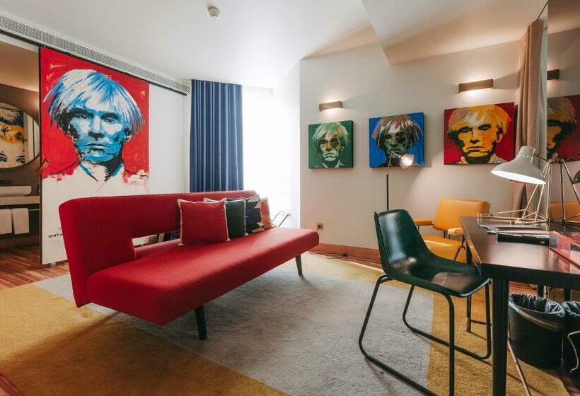 Suite, Torel Avantgarde