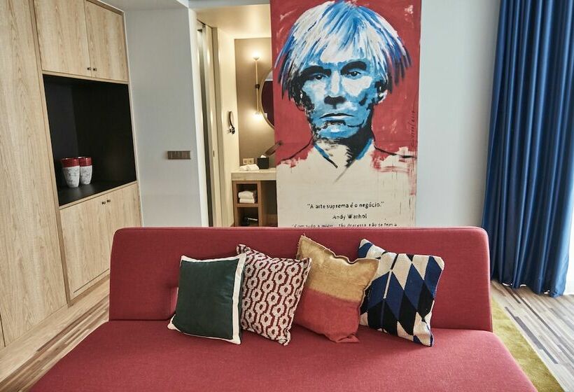 Suite, Torel Avantgarde