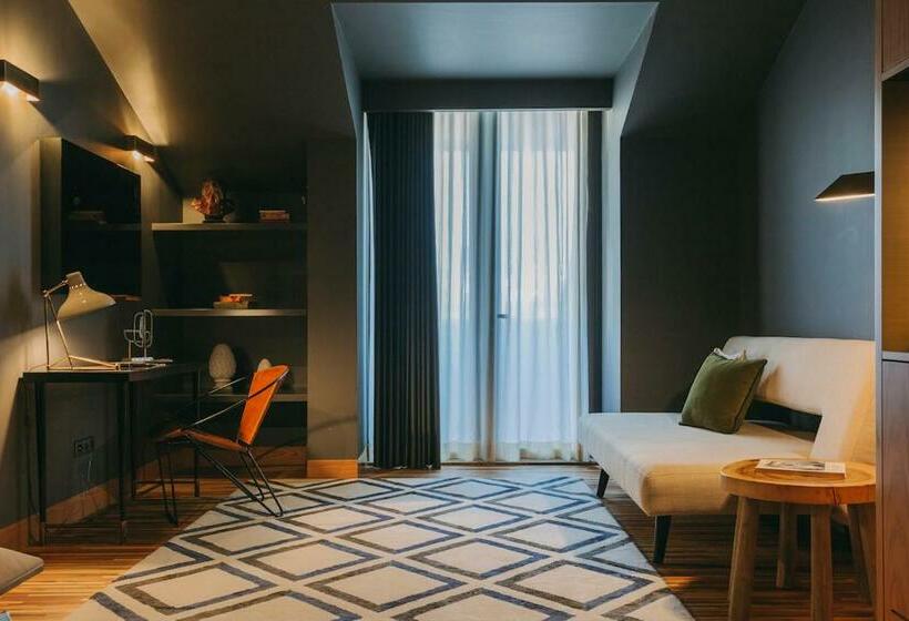 Suite Superior, Torel Avantgarde