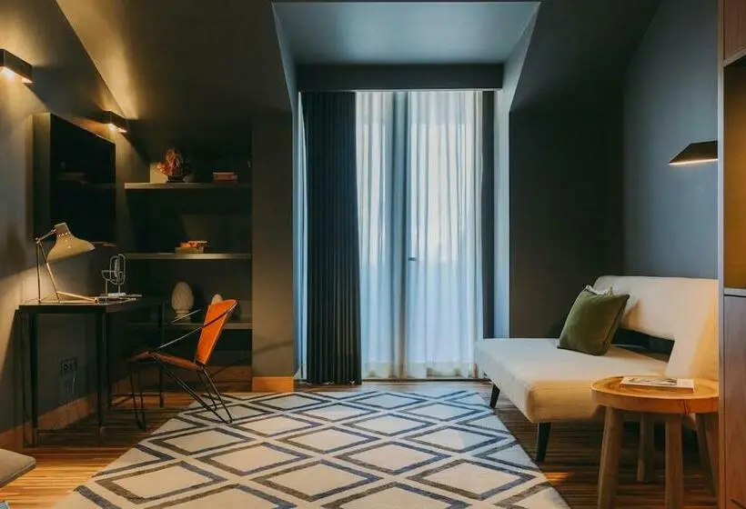 Suite Superior, Torel Avantgarde