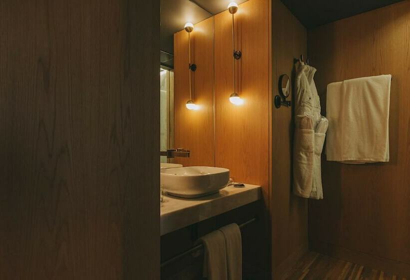 Suite Superior, Torel Avantgarde