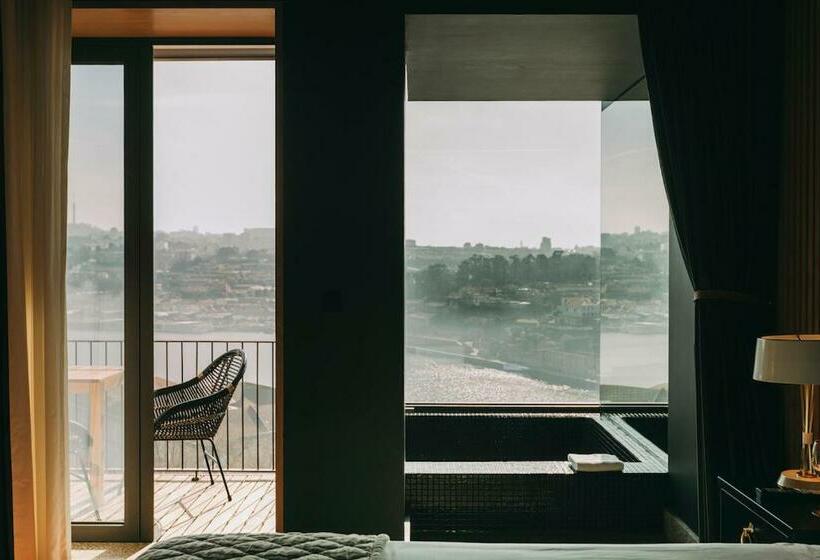 Suite Deluxe, Torel Avantgarde