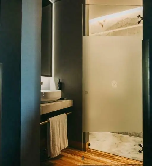 Suite Deluxe, Torel Avantgarde