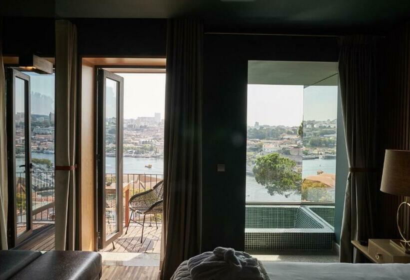 Suite Deluxe, Torel Avantgarde