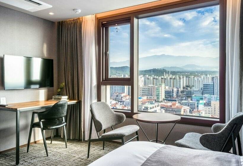 Quarto Estandar, With Jeju