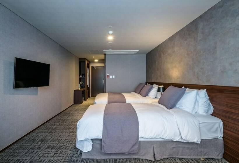 Quarto Premium, With Jeju