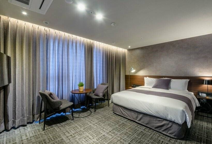 Quarto Estandar, With Jeju