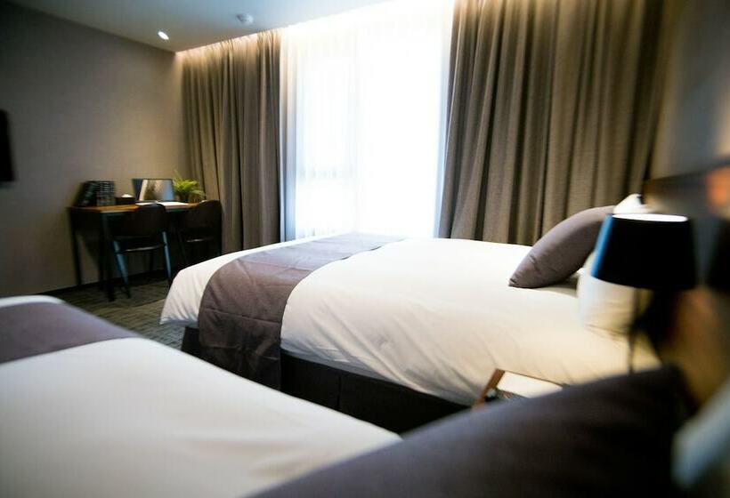 Quarto Estandar, With Jeju