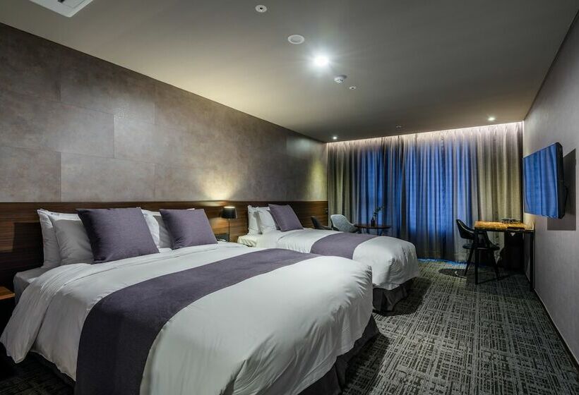 Quarto Premium, With Jeju