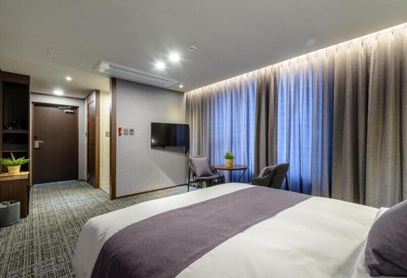 Quarto Estandar, With Jeju