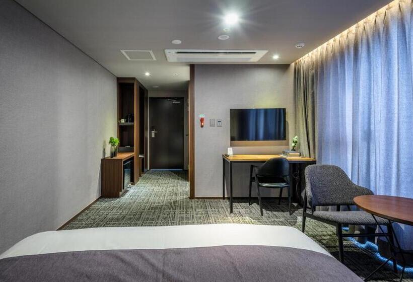 Quarto Estandar, With Jeju