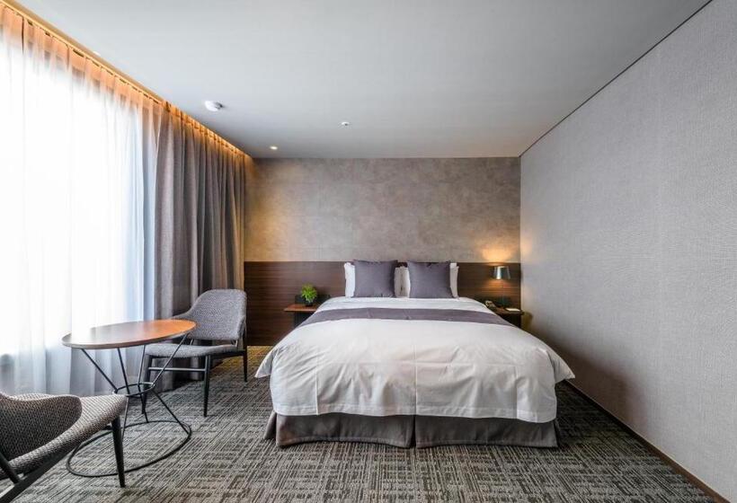 Quarto Estandar, With Jeju