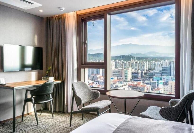 Quarto Estandar, With Jeju