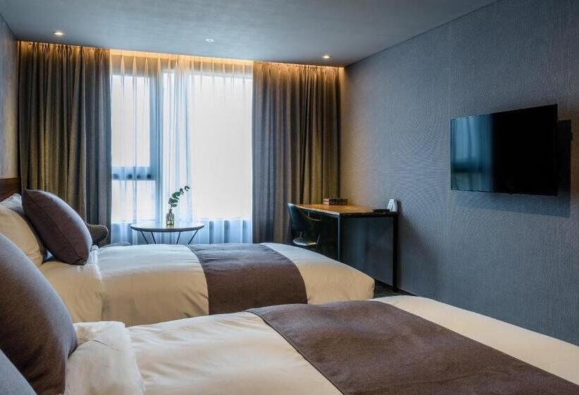 Quarto Premium, With Jeju