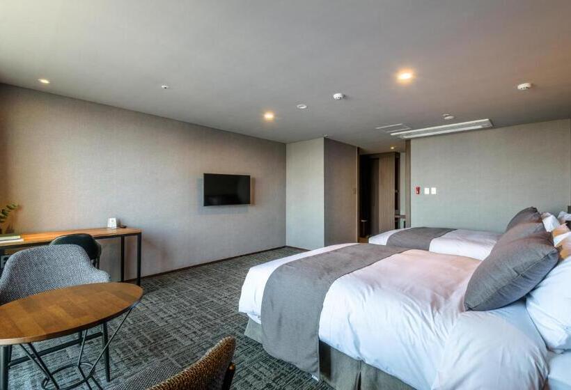 Quarto Familiar, With Jeju