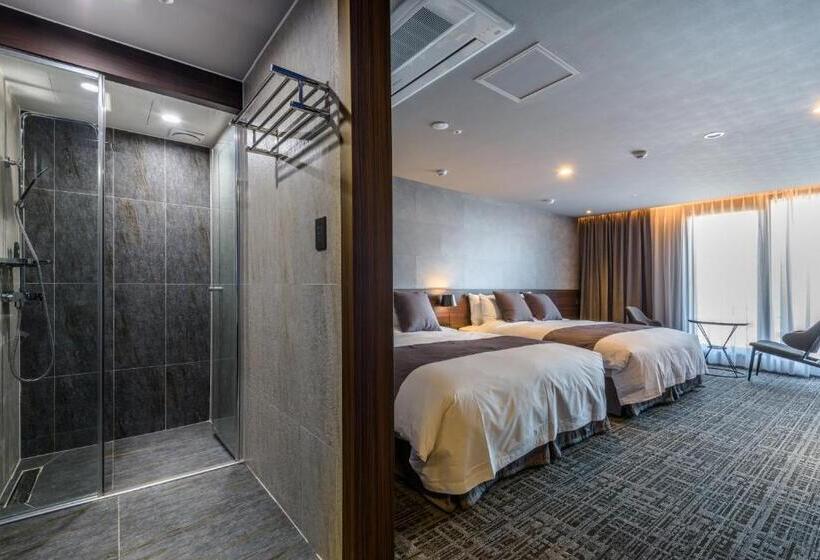 Quarto Familiar, With Jeju