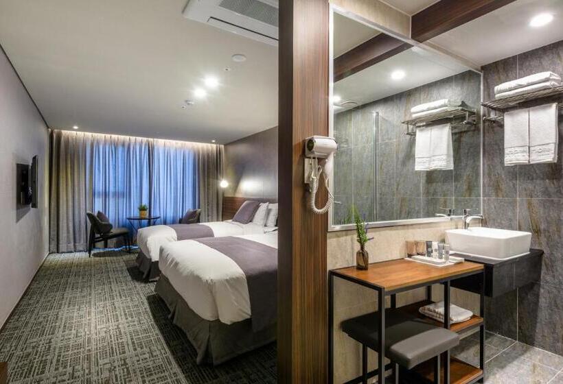 Quarto Familiar, With Jeju