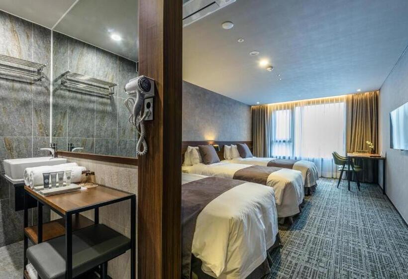 Quarto Triplo Estandar, With Jeju