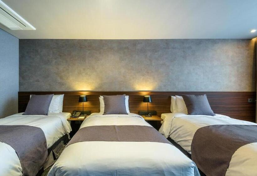 Quarto Triplo Estandar, With Jeju