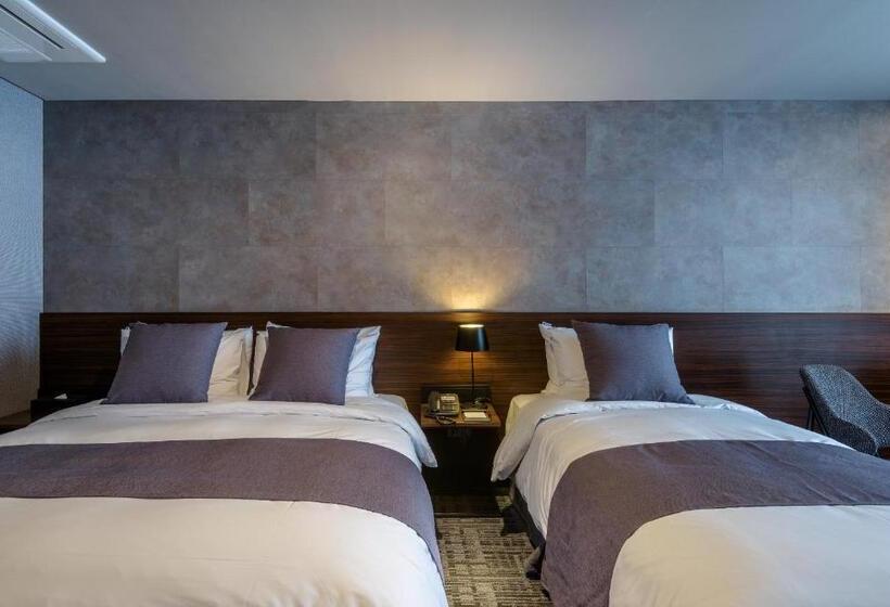 Quarto Estandar, With Jeju