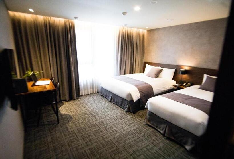 Quarto Estandar, With Jeju