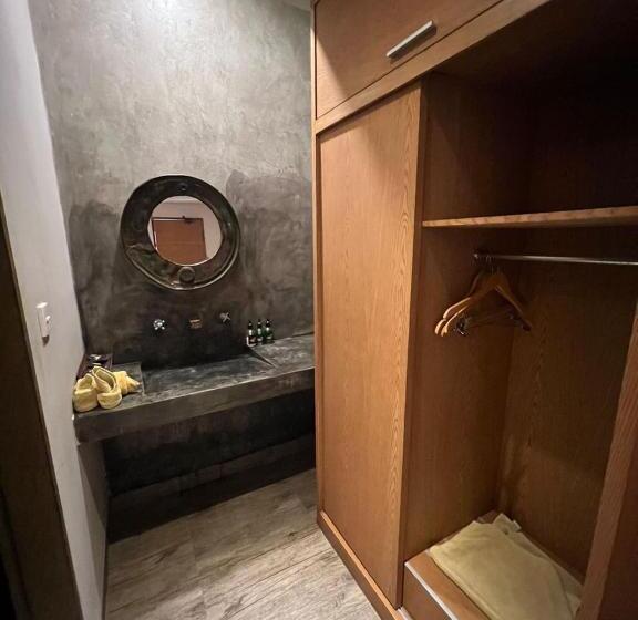 带阳台的豪华间, Locomotive Hotel And Spa By Eps