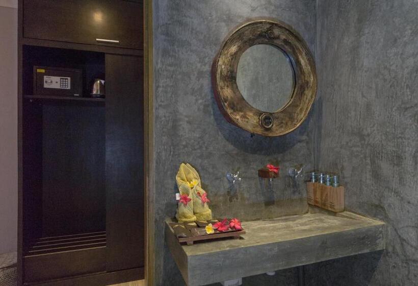 标准间带阳台, Locomotive Hotel And Spa By Eps