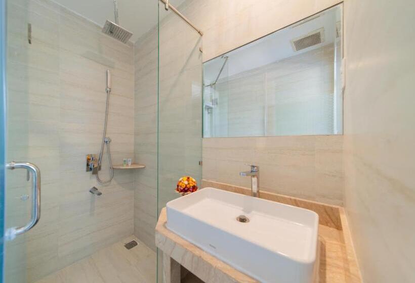 اتاق لوکس با بالکن, Seven Seas Hotel Nha Trang