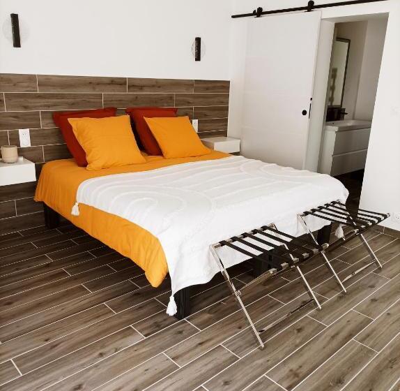 غرفة قياسية مطلّة علي الحديقة, L  Har & Lam