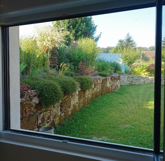 غرفة قياسية مطلّة علي الحديقة, L  Har & Lam