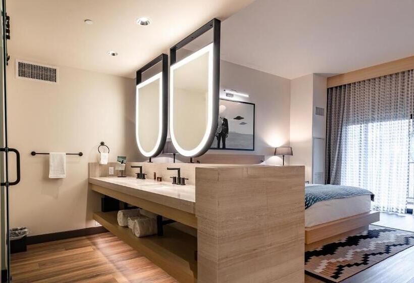 غرفة قياسية سرير كينج, Chicken Ranch Casino Resort