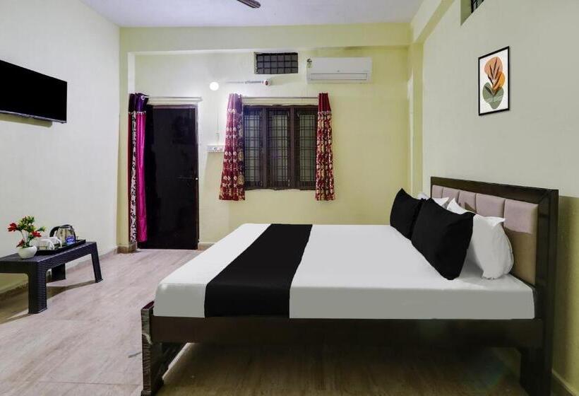اتاق کلاسیک سه تخته, Oyo Family Lodge