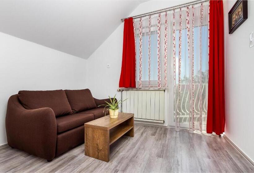 חדר משפחתי נוף לגינה, Katalin Vendégház