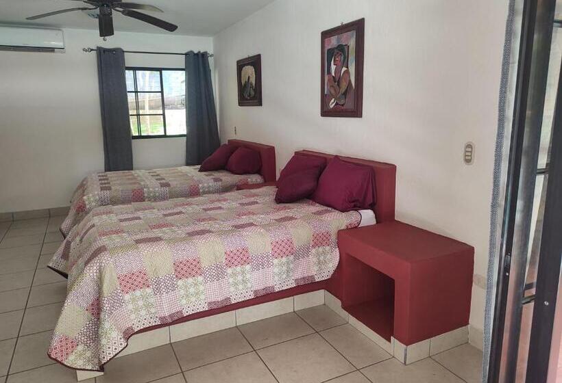 اتاق لوکس چهار تخته, La Table De Apoyo