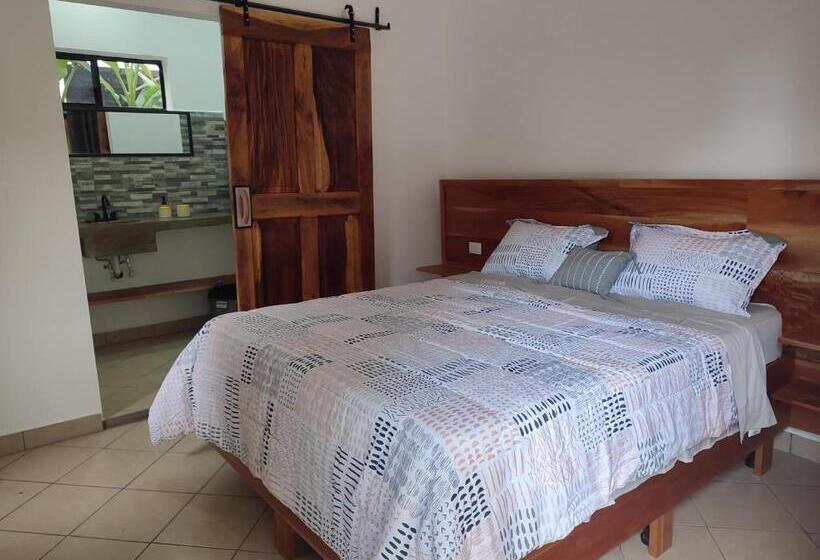 اتاق لوکس, La Table De Apoyo