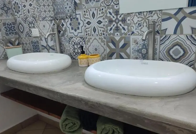 خانه 1 خوابه, La Table De Apoyo