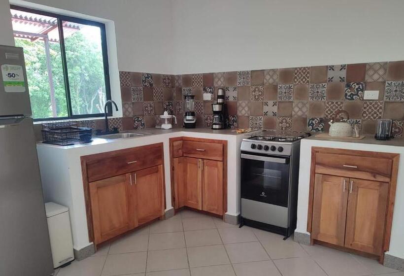 خانه 1 خوابه, La Table De Apoyo