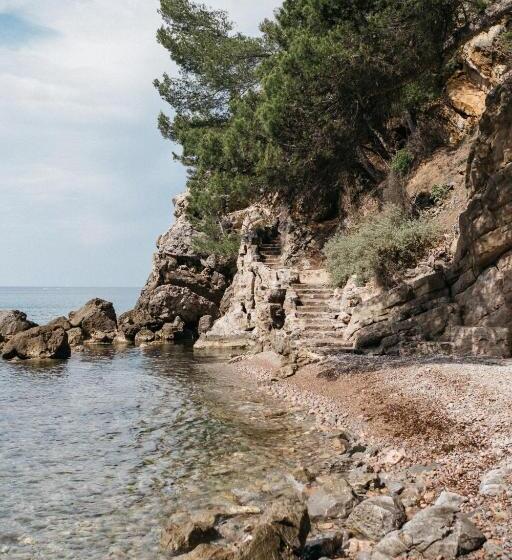 スタンダードルーム, Room In Guest Room   Guest Room In An Exceptional Villa