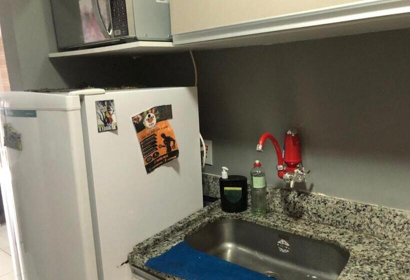 חדר סטנדרט עם מיטת קינג, Flat Hotel Morador 1110 Suíte,sofá,varanda,cozinha