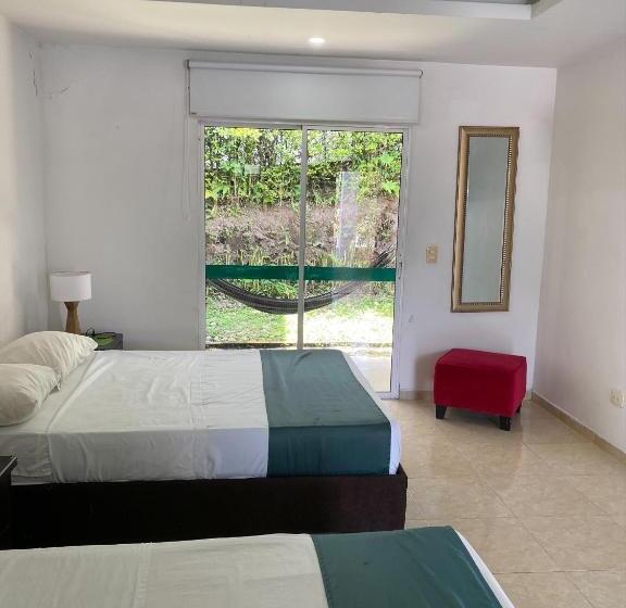 غرفة قياسية ثلاثية, Turqueza Inn