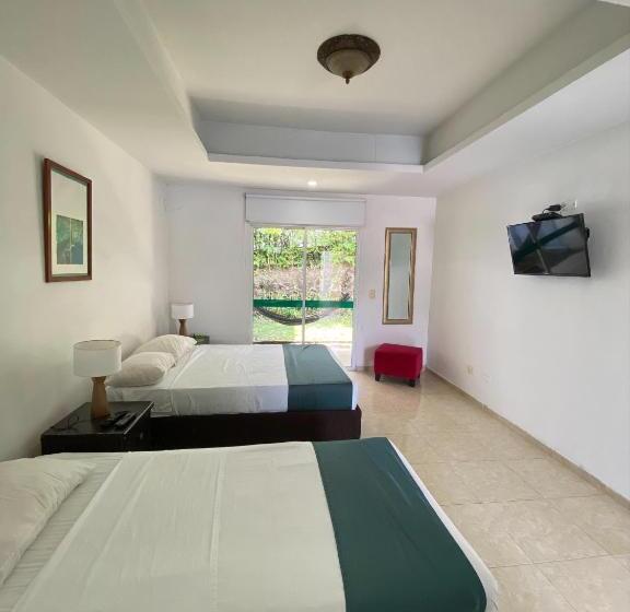 غرفة قياسية ثلاثية, Turqueza Inn