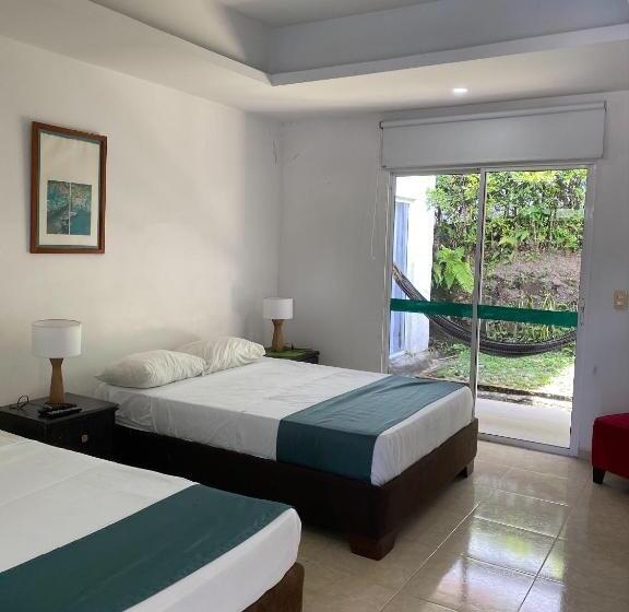 غرفة قياسية ثلاثية, Turqueza Inn