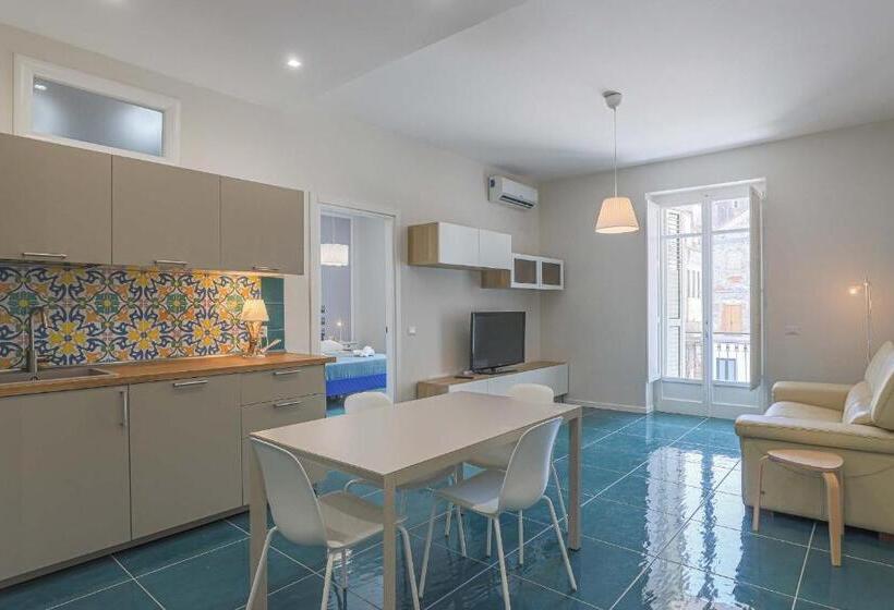 اتاق خانوادگی, Amami Home