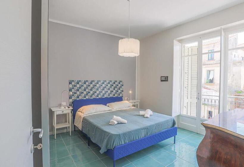 اتاق خانوادگی, Amami Home