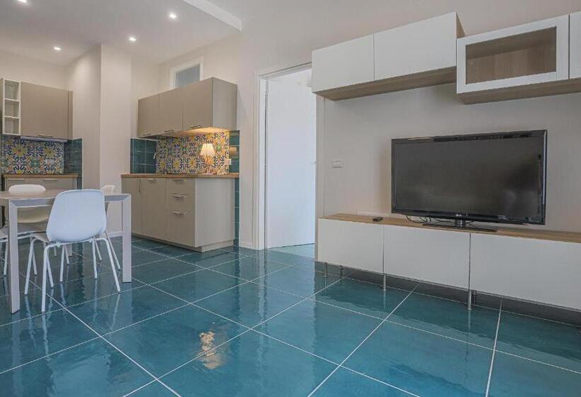 اتاق خانوادگی, Amami Home