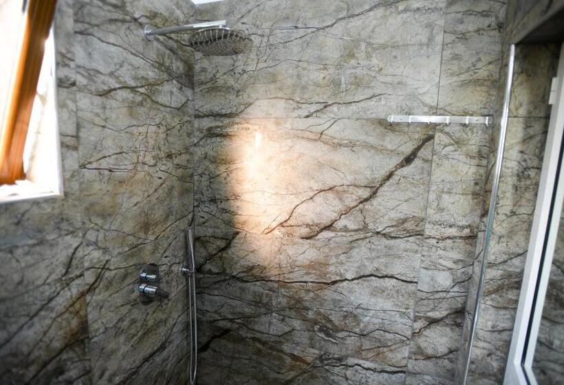 Family Room, Vila Rivaaa