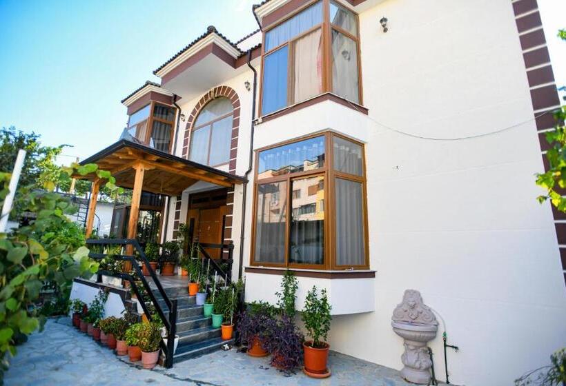 Family Room, Vila Rivaaa