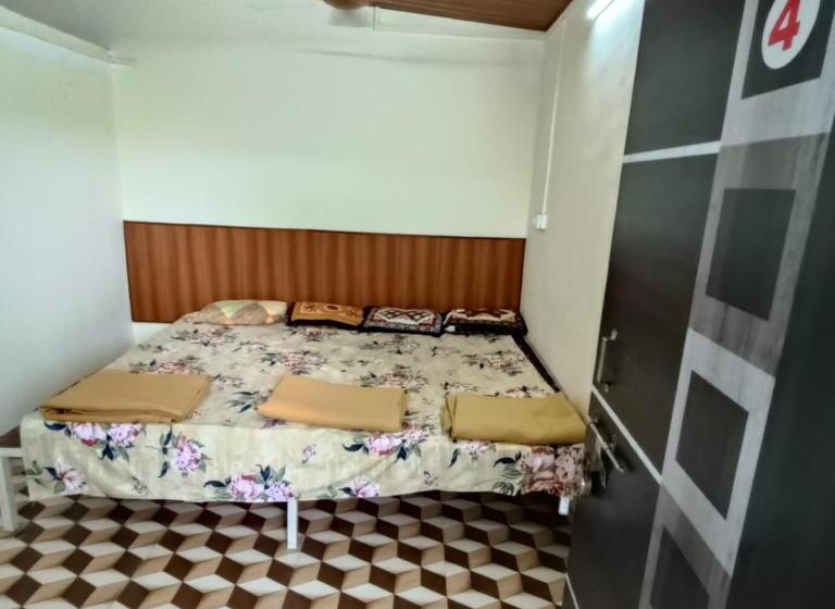 חדר סטנדרט לארבעה, Tanav Resort Neral